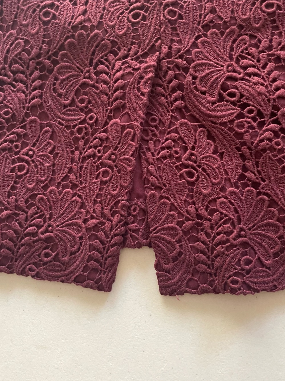 🌸Talbots Lace Burgundy Skirt with Back Zipper and Back Kick Pleat, size 16 - Picture 5 of 8
